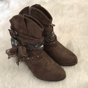 Not Rated Size 8.5 Not Rated Booties